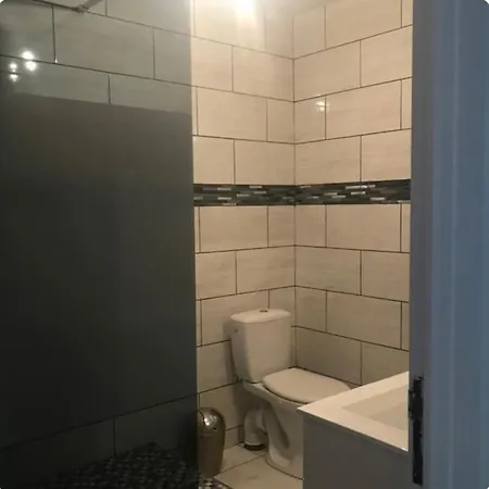 Au Rdc D'une Maison Apartamento *