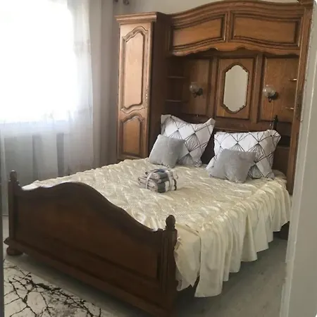 Au Rdc D'une Maison Apartamento